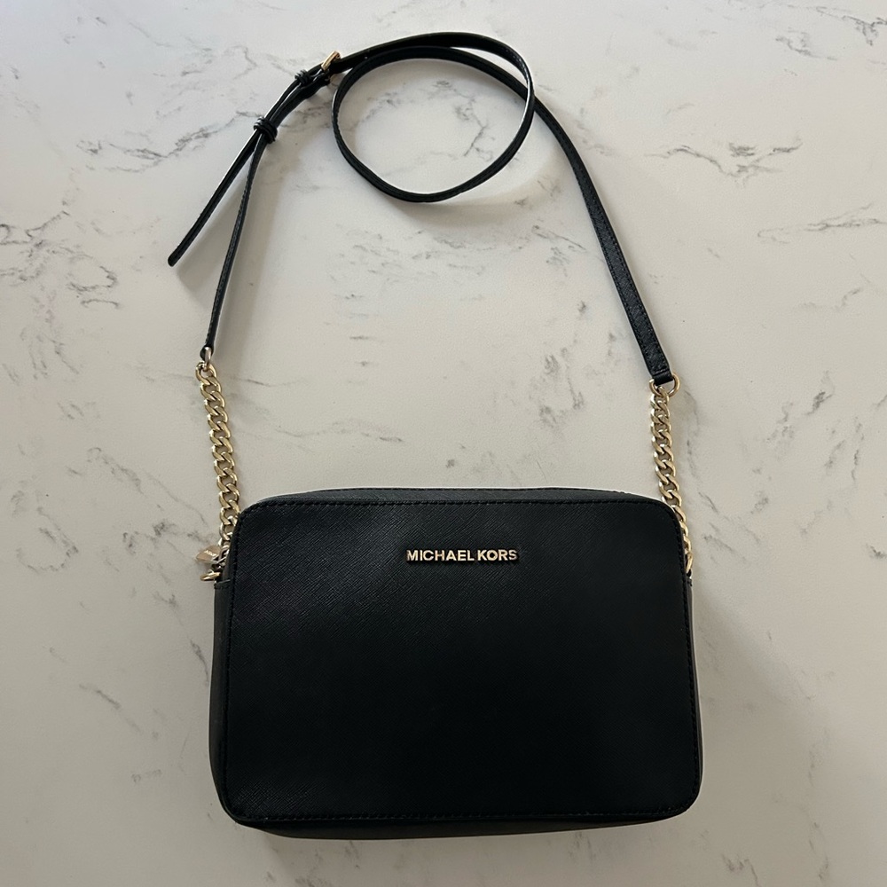 Jet Set Large Saffiano Leather Crossbody Bag, Black